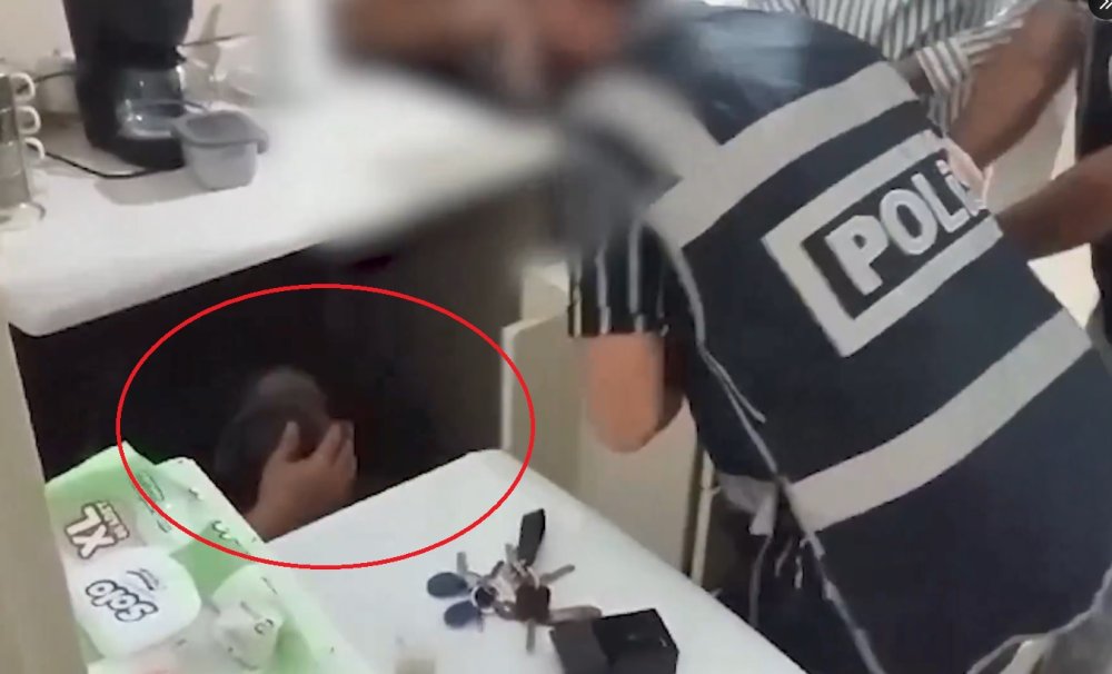 Polis her yerde onu arıyordu. Bakın nereden çıktı