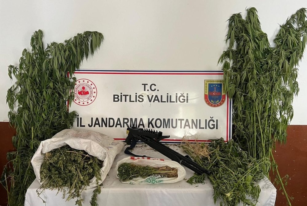 Bitlis'te uyuşturucu operasyonu: 3 gözaltı