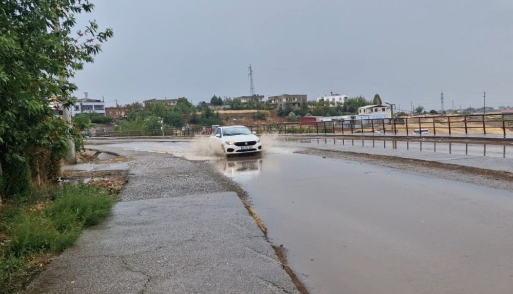 Diyarbakır’da cadde ve sokaklar göle döndü