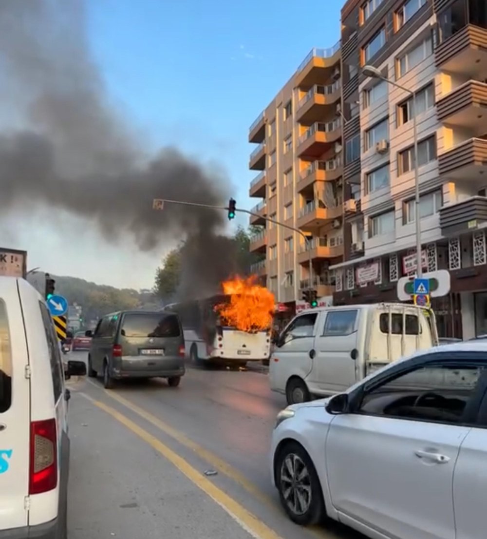 İşçi servisi alev alev yandı