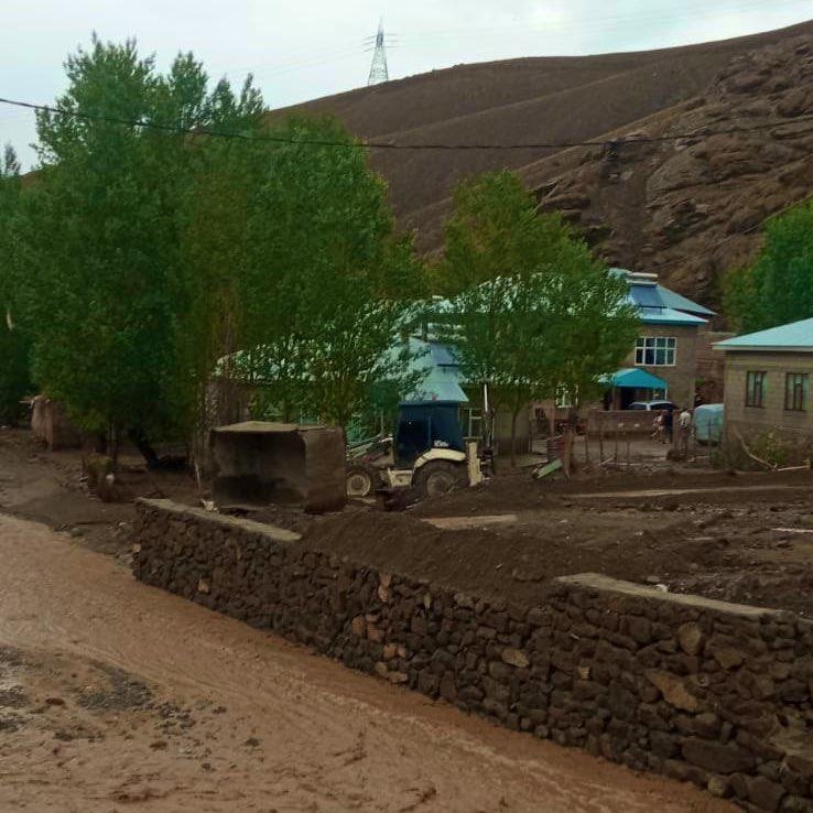 Van'da sağanak sele yol açtı