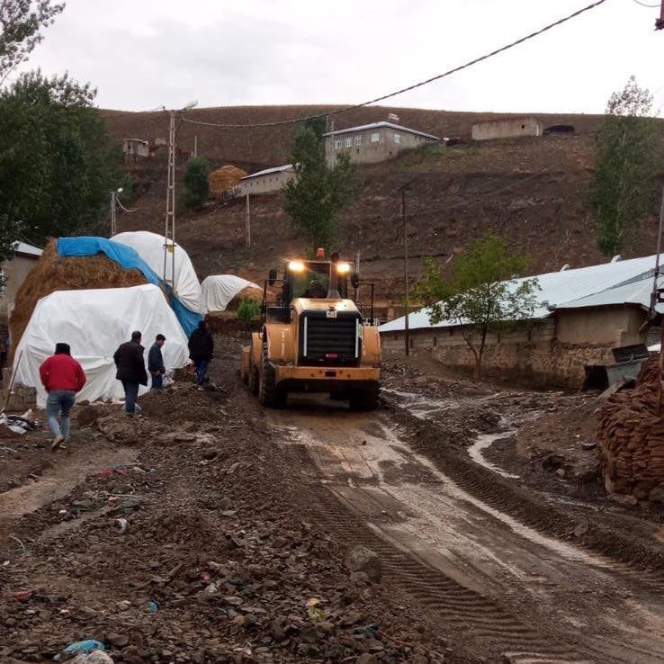 Van'da sağanak sele yol açtı