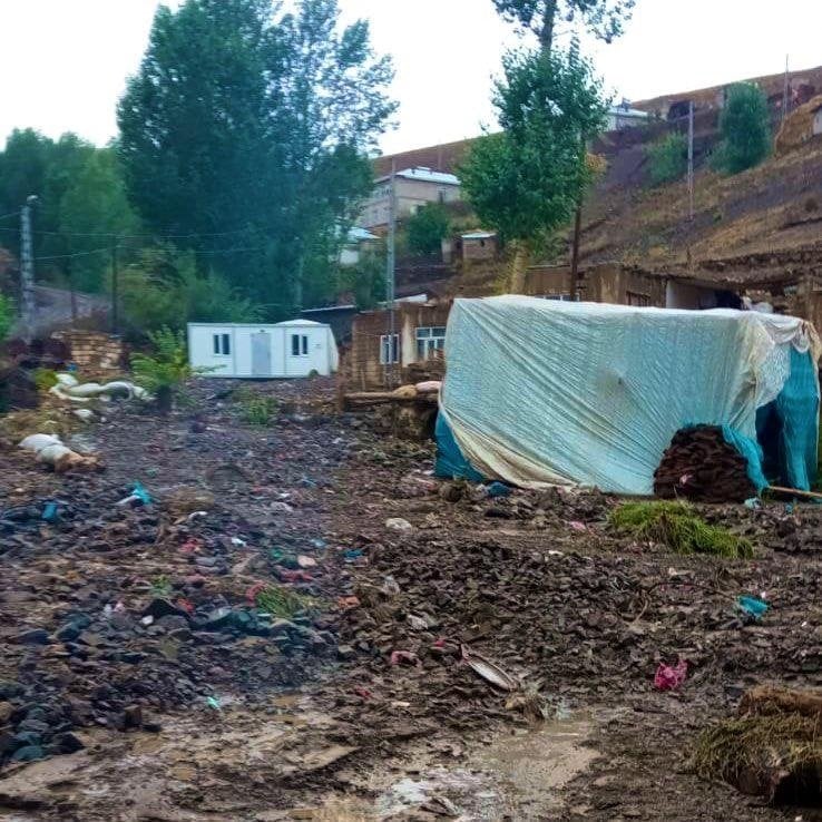 Van'da sağanak sele yol açtı