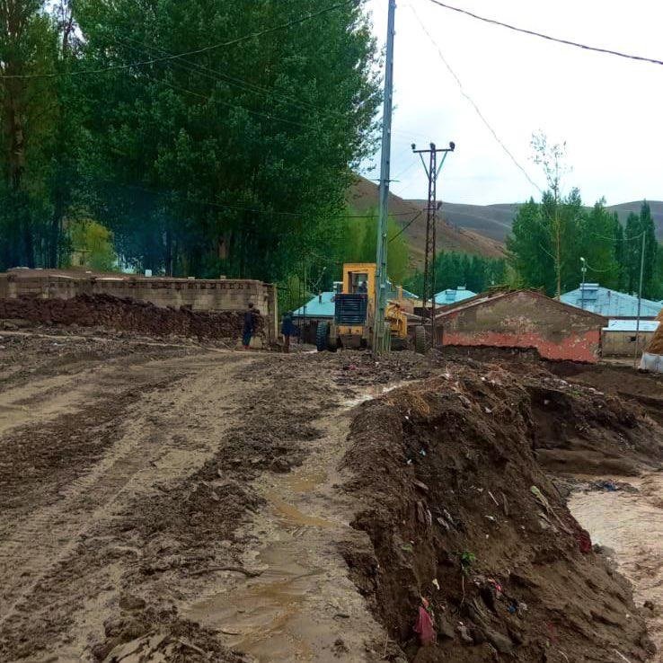 Van'da sağanak sele yol açtı