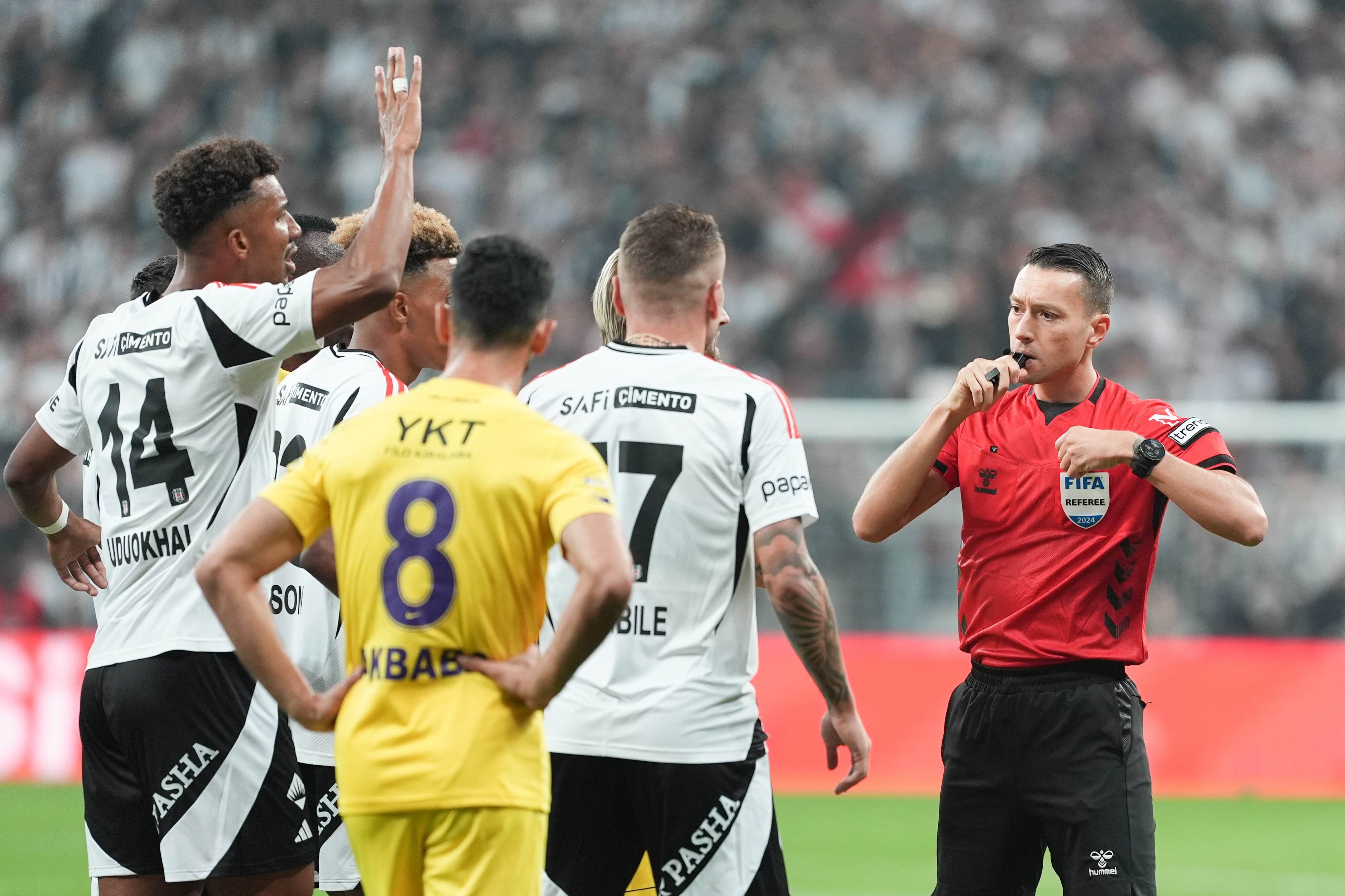 aa-20240922-35708880-35708878-besiktas-ikas-eyupspor.jpg