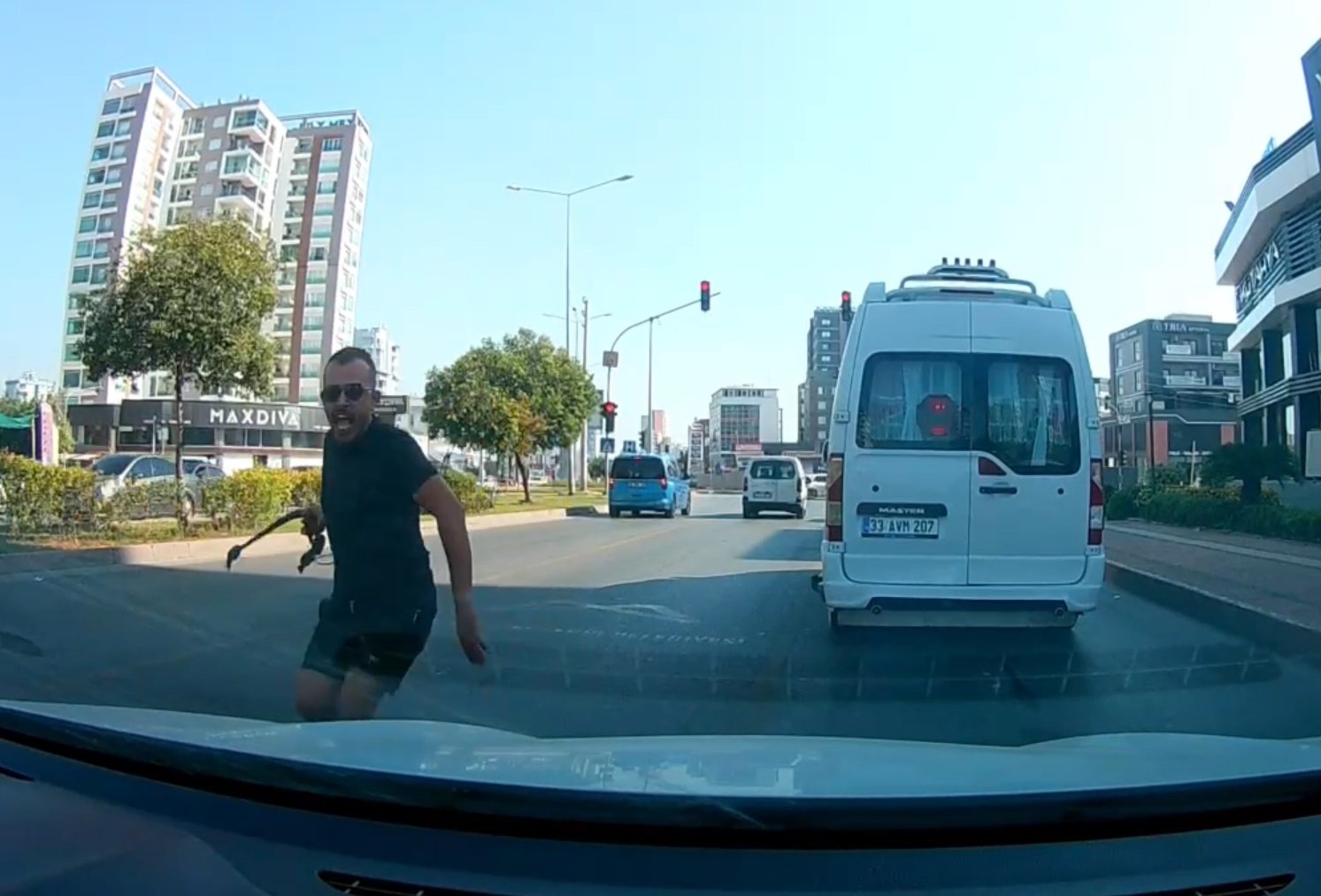 mersin-minibus-soforu-onunu-kestigi-oto-413300-114858.jpg