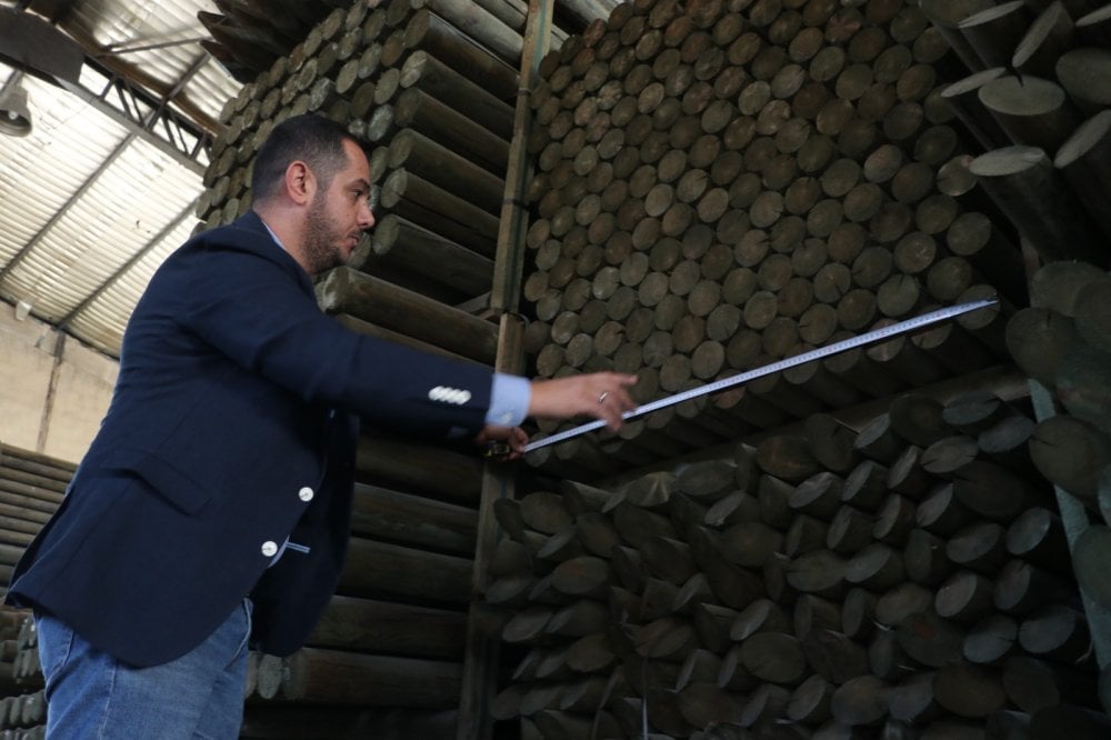 Bankada müdürdü işi bıraktı kazıkla köşeyi döndü