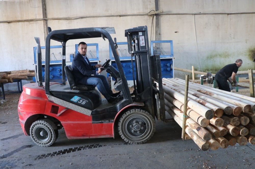 Bankada müdürdü işi bıraktı kazıkla köşeyi döndü