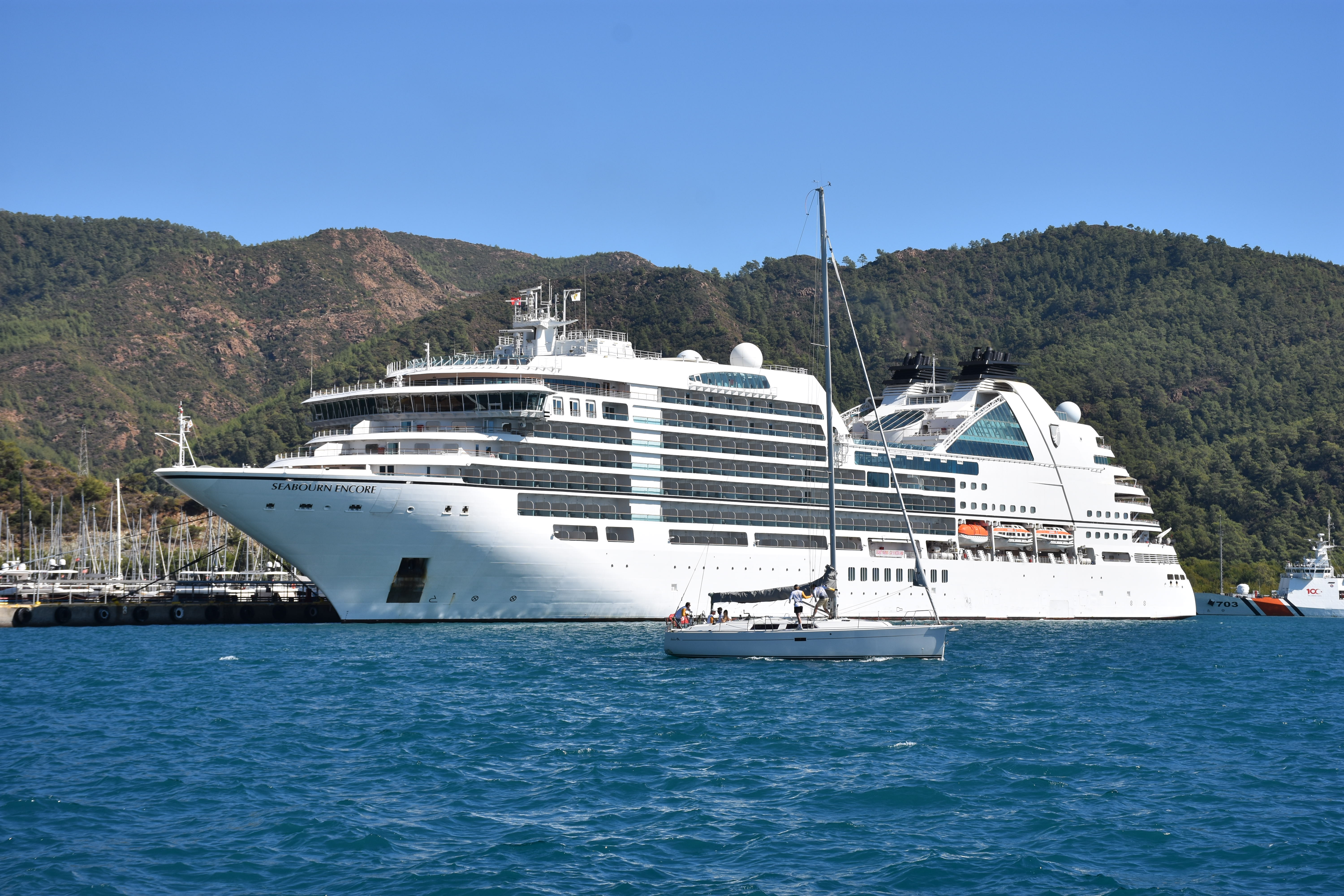 aa-20241003-35809792-35809790-seabourn-encore-kruvaziyeri-570-yolcusuyla-marmarise-geldi.jpg