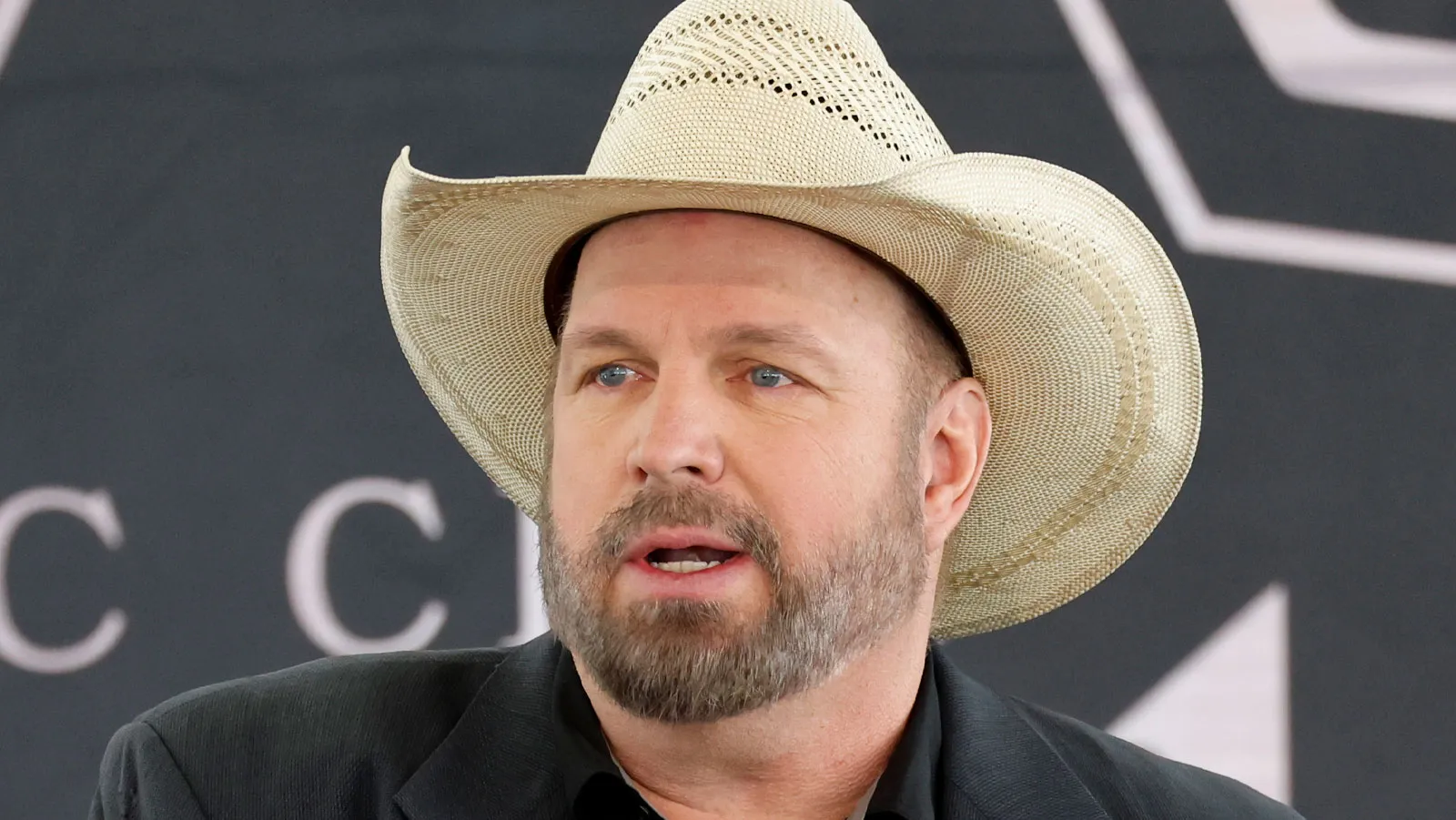 garth-brooks.webp