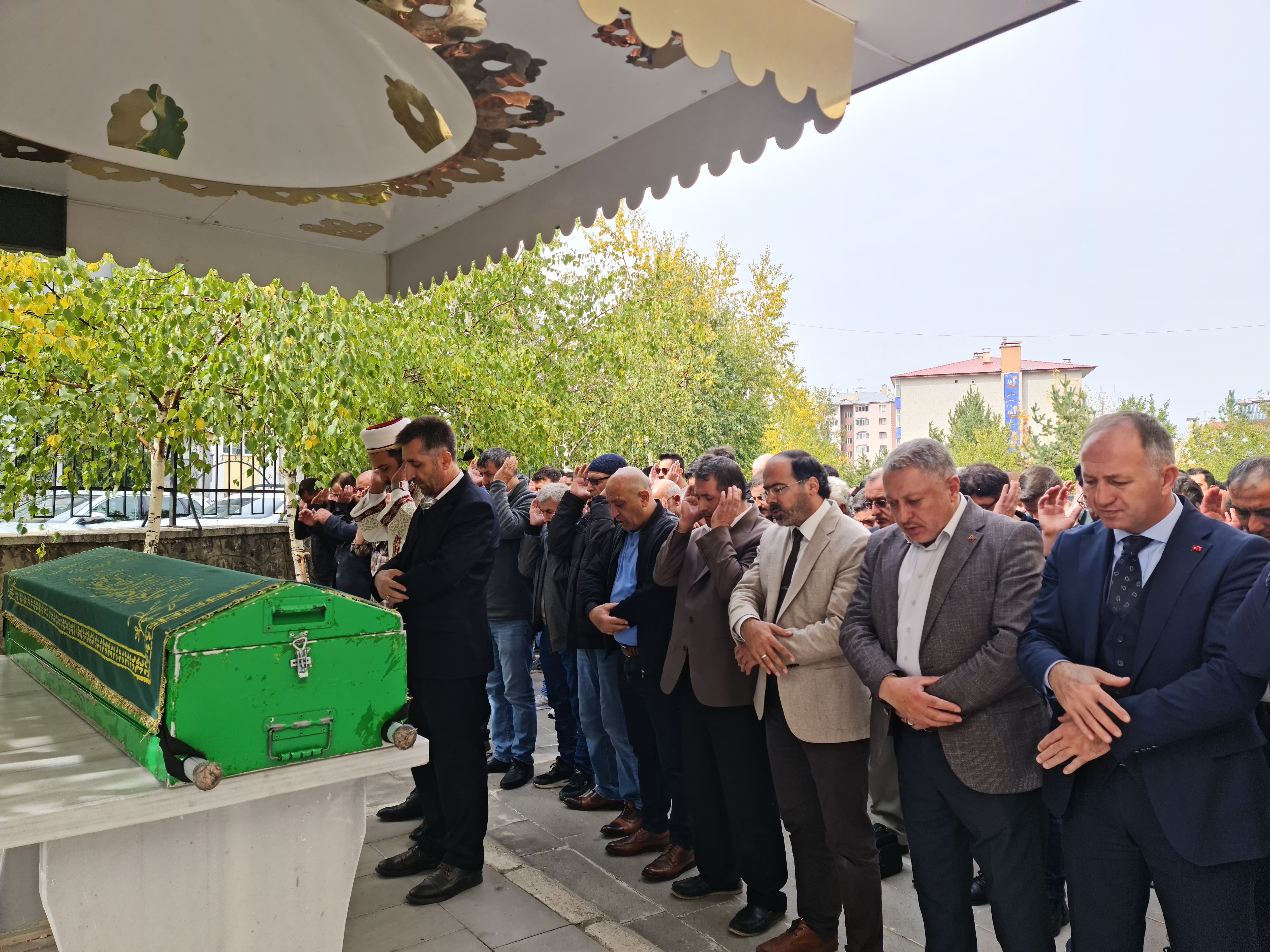 aa-20241010-35874706-35874705-erzurumda-4-kattan-dusen-genc-hayatini-kaybetti.jpg