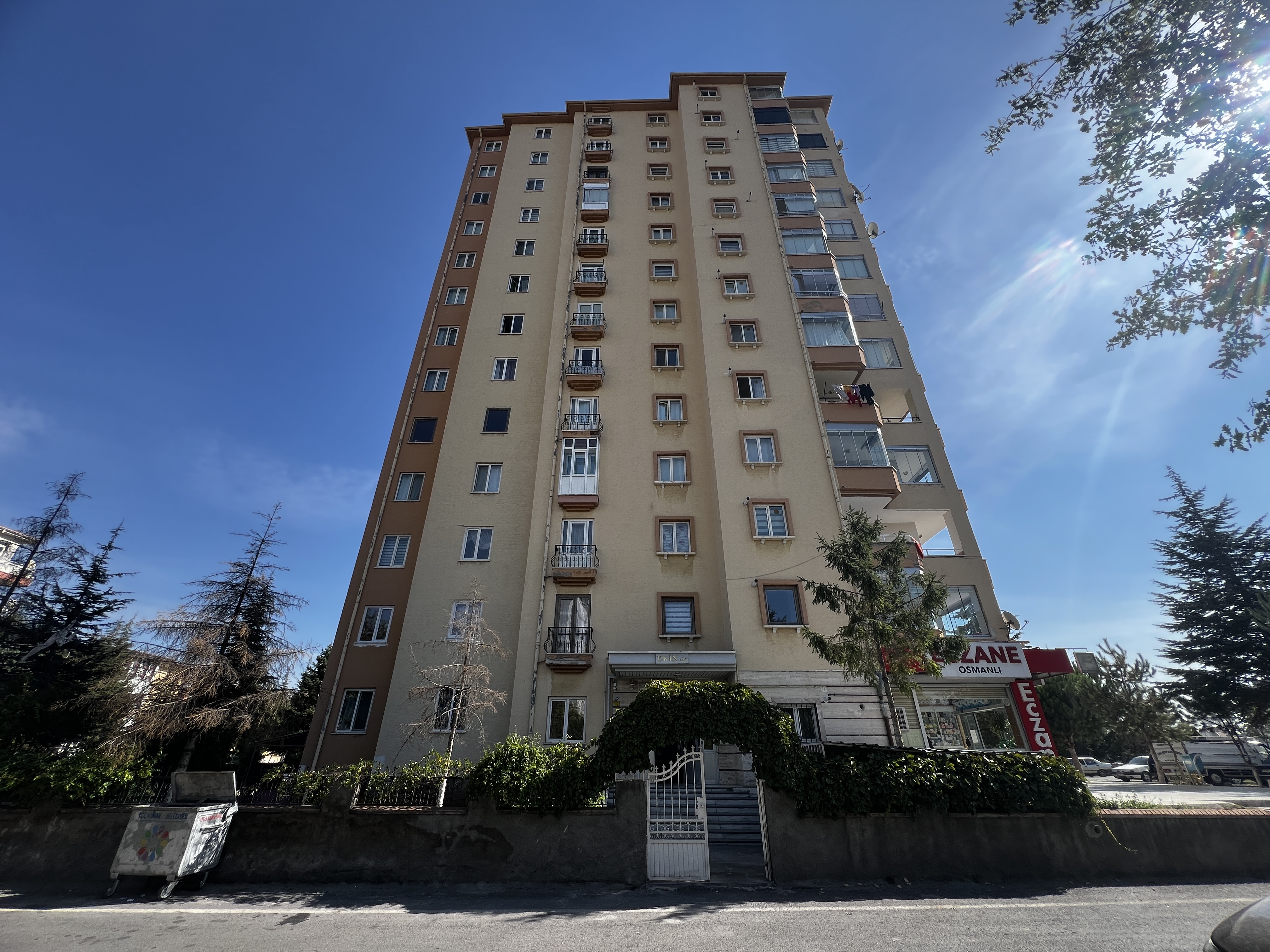 kayseri-polisi-gorunce-balkondan-atlayan-362679-100158.jpg