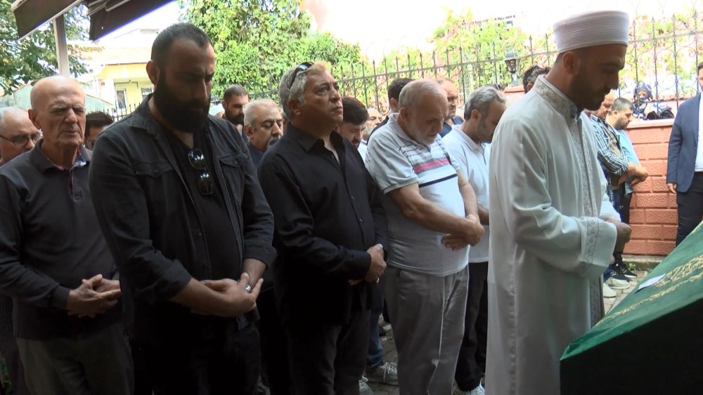 Ölmemiş adamın fişini çektiler yetmedi eksi 40 derece dolaba koydular. Sonra çıkartıp yıkadılar