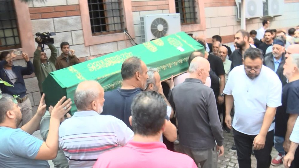 Ölmemiş adamın fişini çektiler yetmedi eksi 40 derece dolaba koydular. Sonra çıkartıp yıkadılar