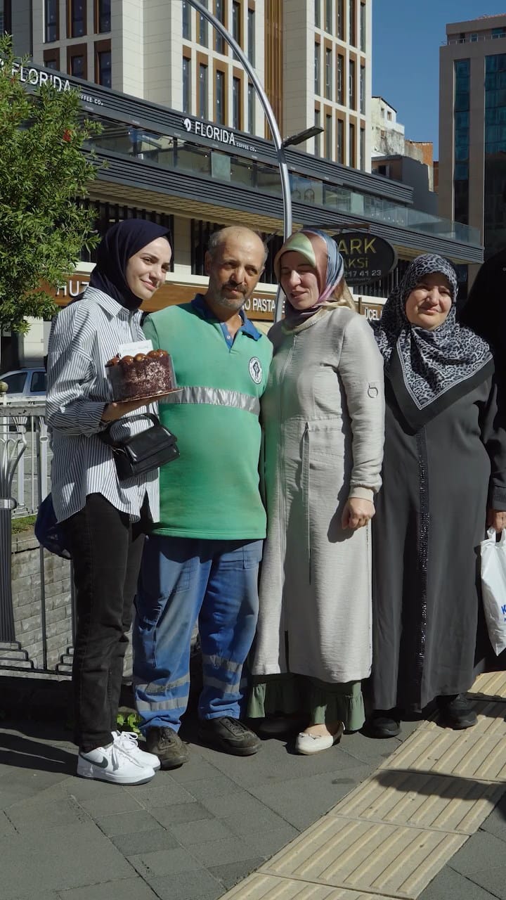 rizede-temizlik-personeline-dev-ekranda-362381-99923.jpg