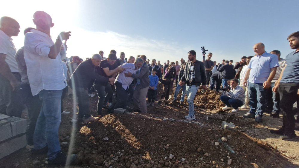 Rojin'in cenazesini kadınlar taşıdı! Anne ve baba yıkıldı