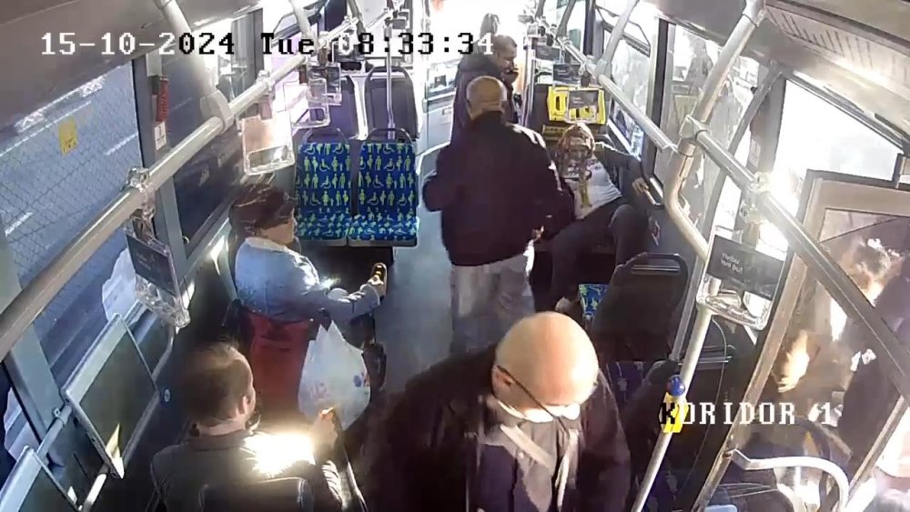 Taksi bulamadı metrobüste doğurdu