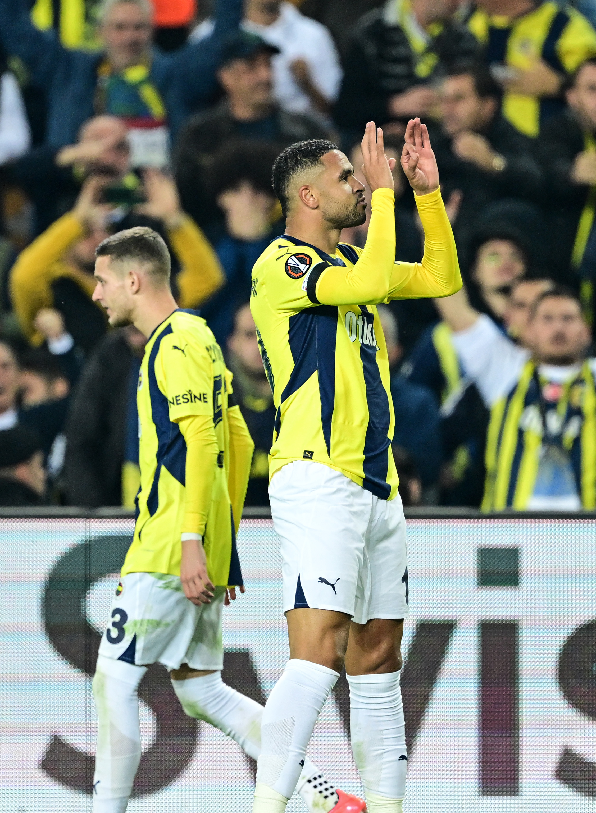 aa-20241024-36006144-36006137-fenerbahce-manchester-united.jpg