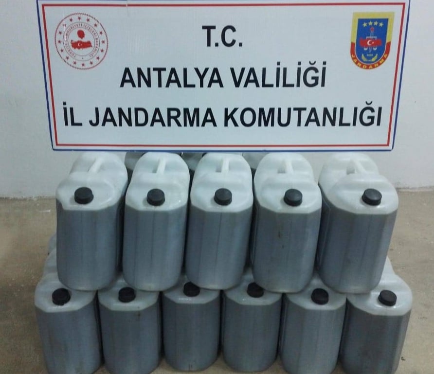 aa-20241103-36095551-36095550-antalyada-6-bin-litre-sahte-zeytinyagi-ele-gecirildi.jpg