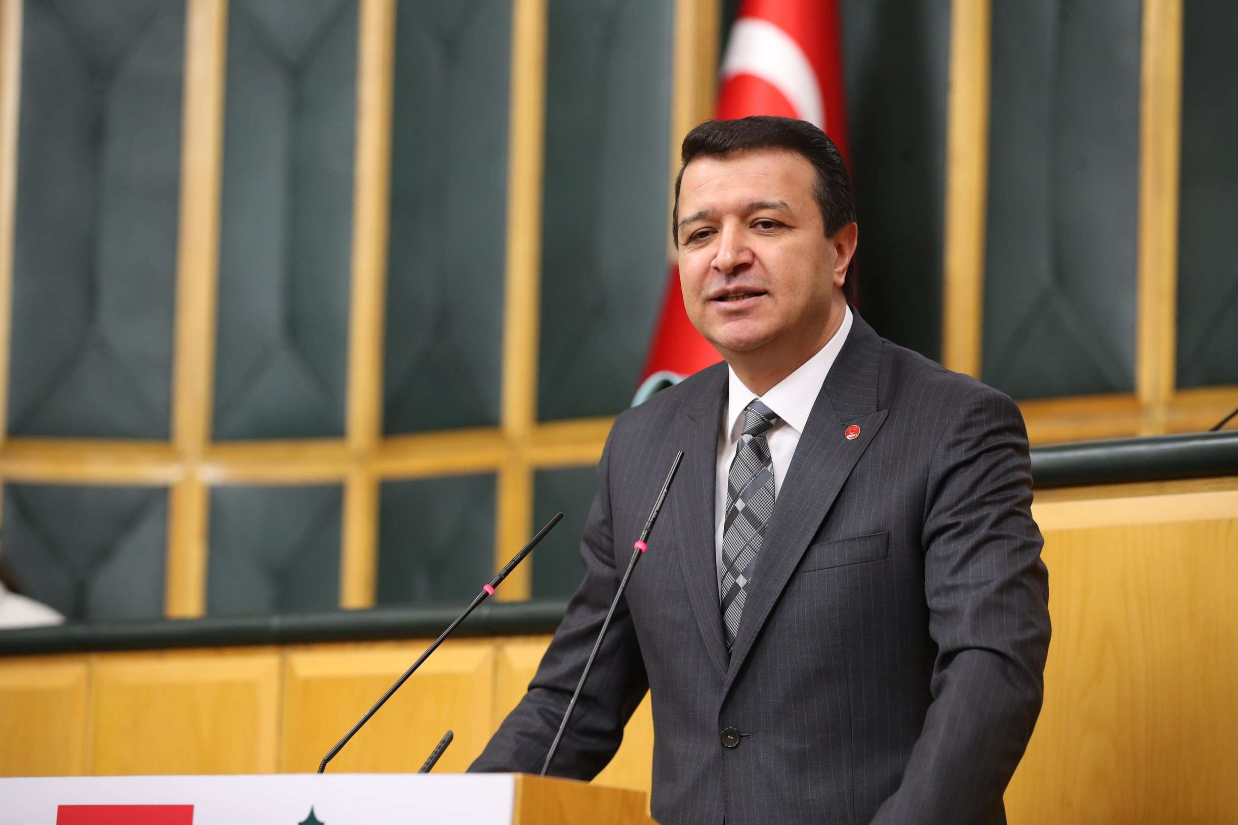 davutoglu-kayyim-atamasinin-tumune-kars-408384-120359-1.jpg