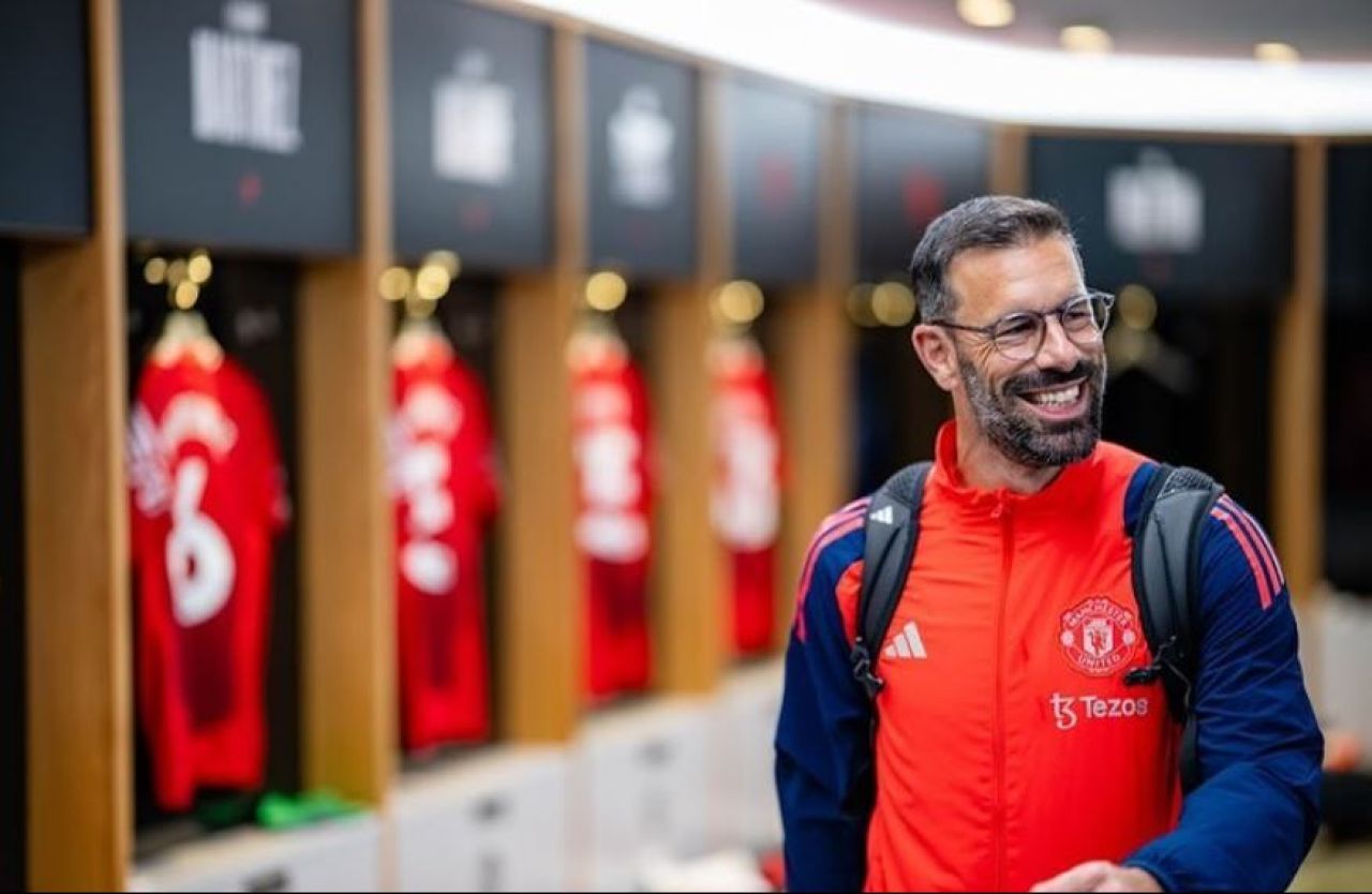 ruud-van-nistelrooy-manchester-uniteddan-once-psv-eindhovenda-teknik-direktorluk-yapti-17301248636320-2.jpg