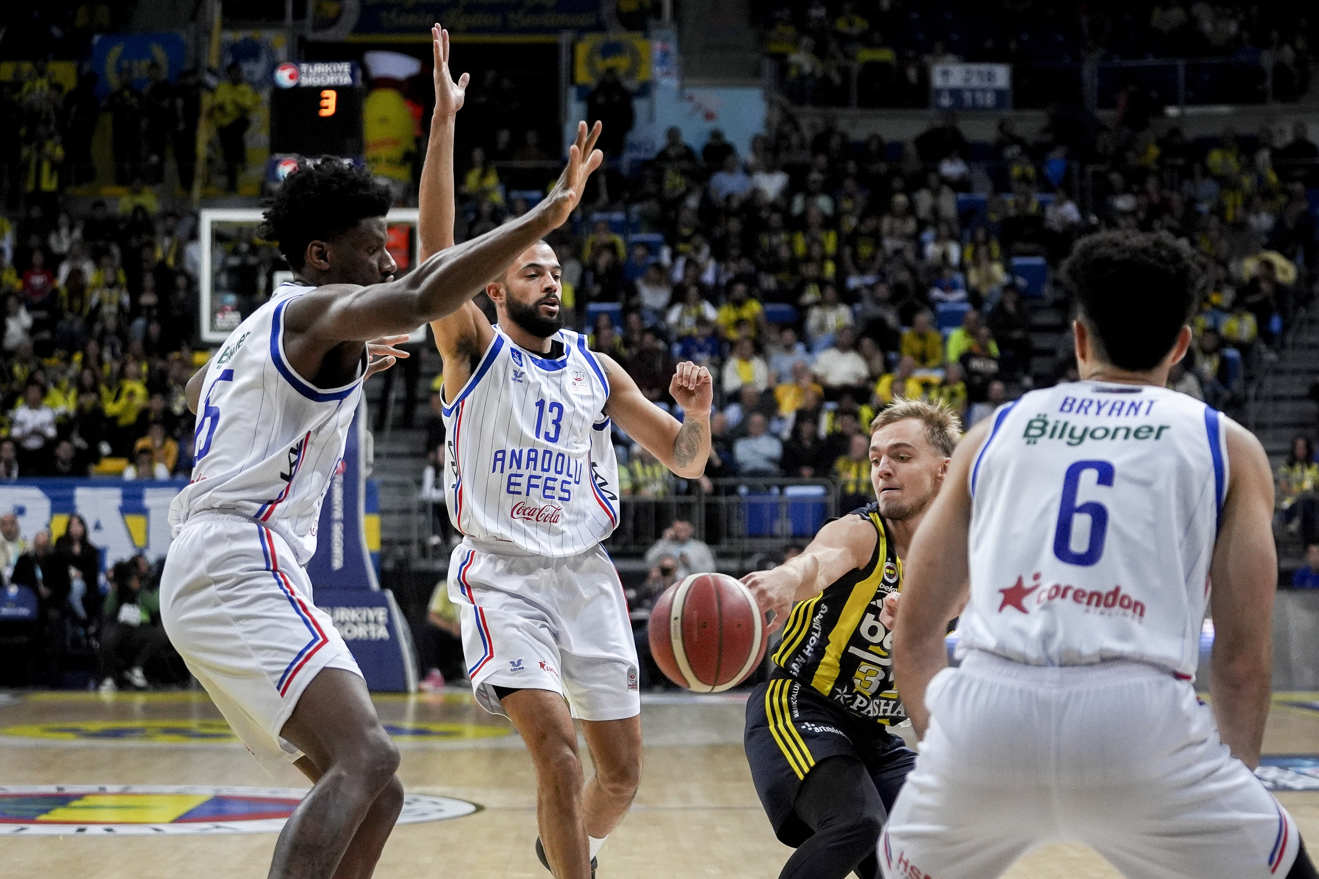 aa-20241117-36219899-36219895-fenerbahce-beko-anadolu-efes.jpg