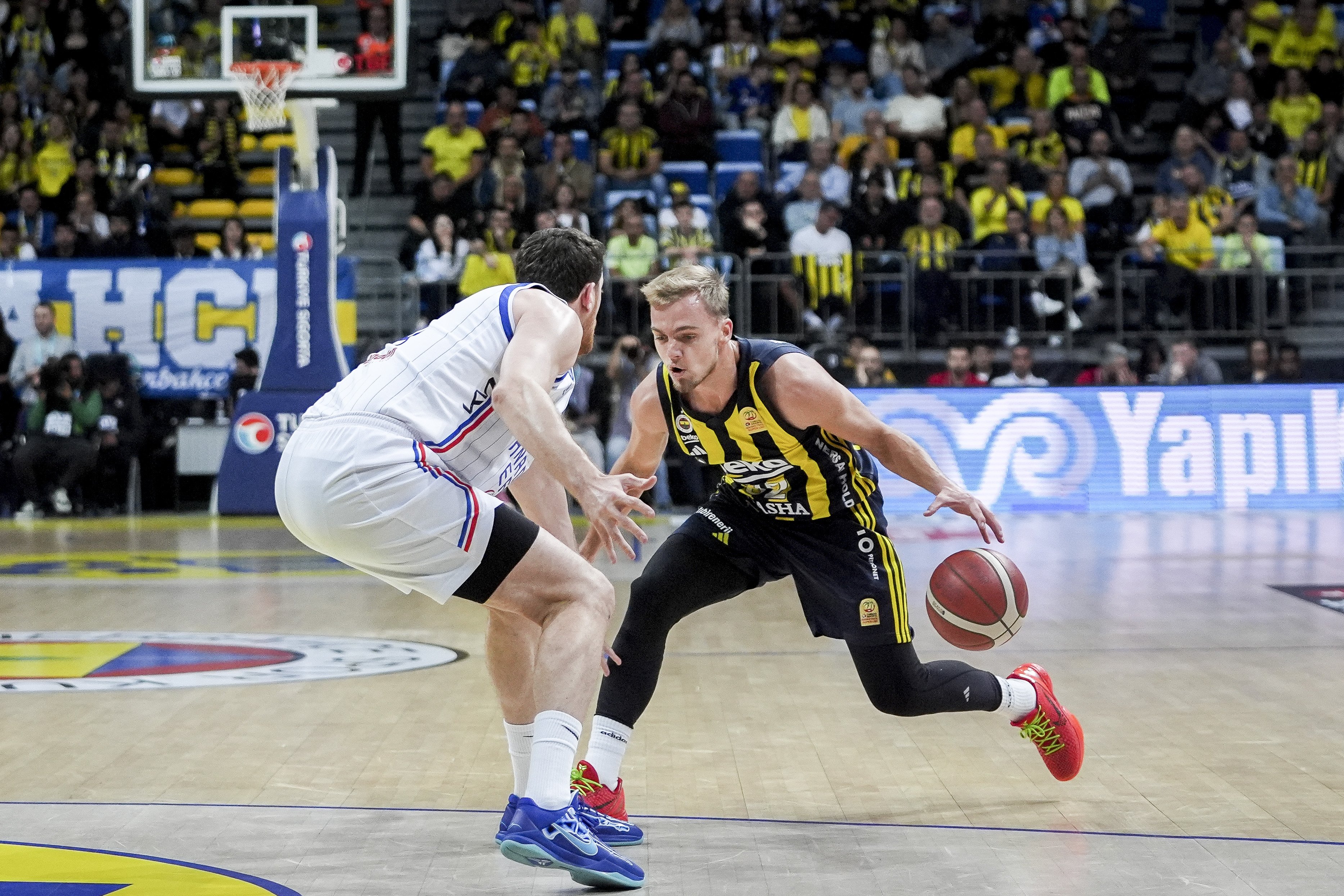 aa-20241117-36219899-36219898-fenerbahce-beko-anadolu-efes.jpg