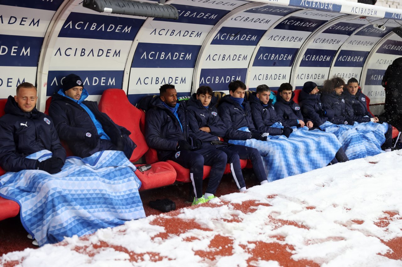 aa-20241124-36279375-36279366-net-global-sivasspor-kasimpasa-1.jpg