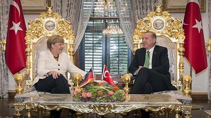 alman-basbakani-merkel-kisaca-diyor-ki-cumhurbaskani-erdoganin-kendi-ic-siyaseti-icin-yaptigi-algi-beni-ilgilendirmiyordu-ben-turkiyeden-alacagima-odaklandim-ben-turkiyeden-alacagimi-aldim-onlarin-bu-goruntulerle.jpg