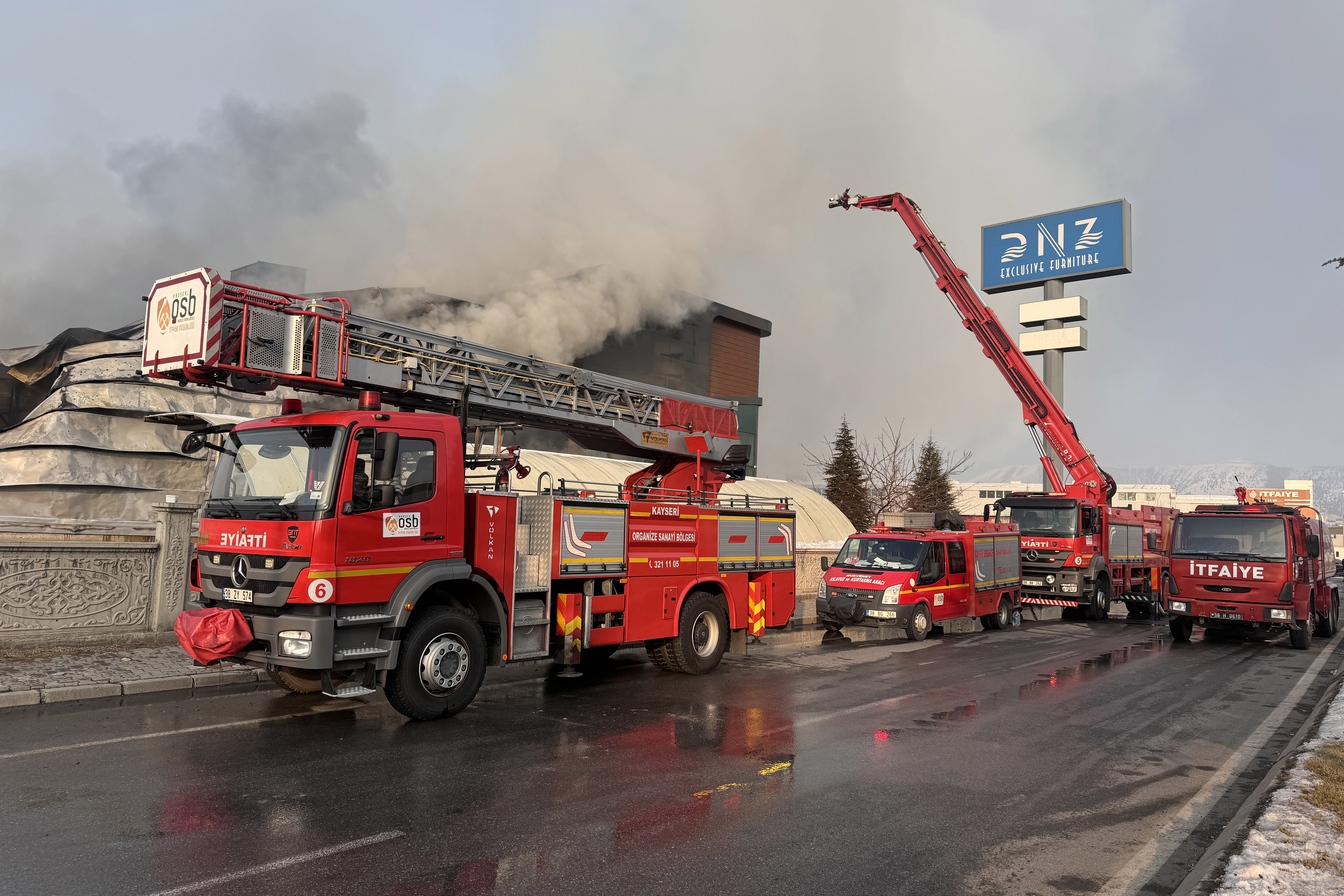 aa-20241130-36341265-36341264-kayseride-mobilya-fabrikasinda-cikan-yanginda-2-isci-hayatini-kaybetti.jpg