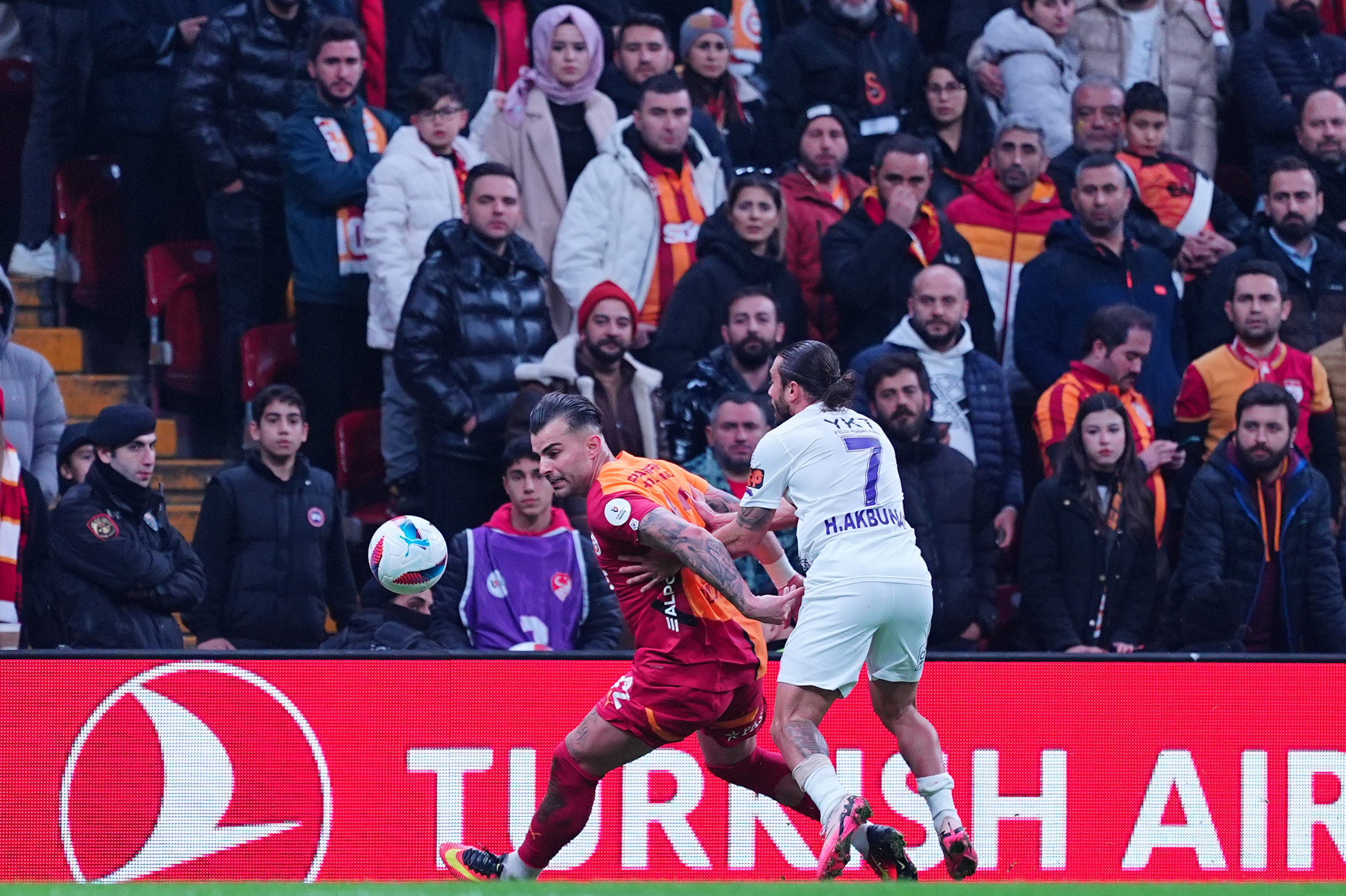 aa-20241201-36351761-36351759-galatasaray-ikas-eyupspor.jpg