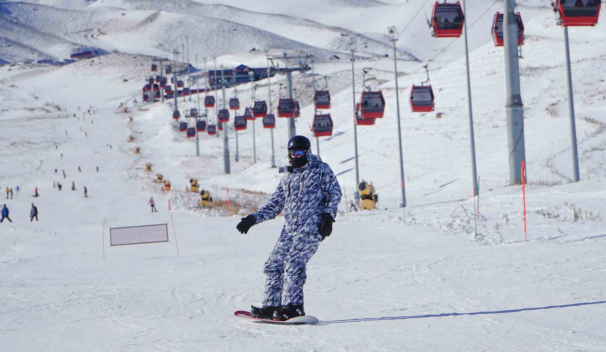 aa-20241202-36356040-36356038-erciyes-kayak-merkezi-hafta-sonu-32-bini-askin-ziyaretci-agirladi-11zon.jpg