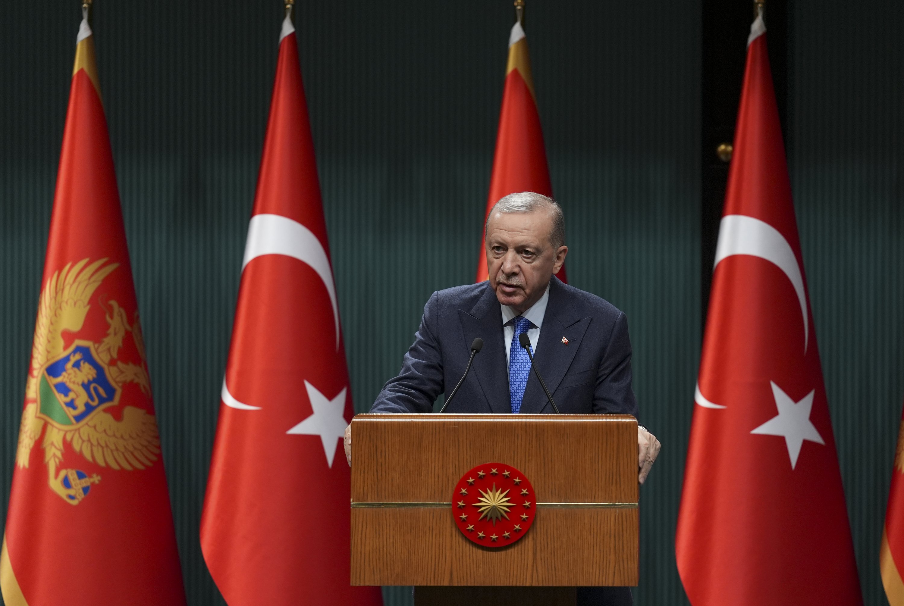 aa-20241202-36359059-36359057-recep-tayyip-erdogan-jakov-milatovic-joint-press-conference-in-ankara.jpg