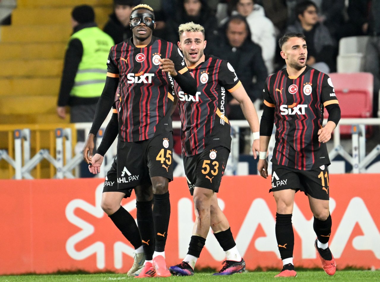 aa-20241208-36427364-36427343-net-global-sivasspor-galatasaray-001.jpg