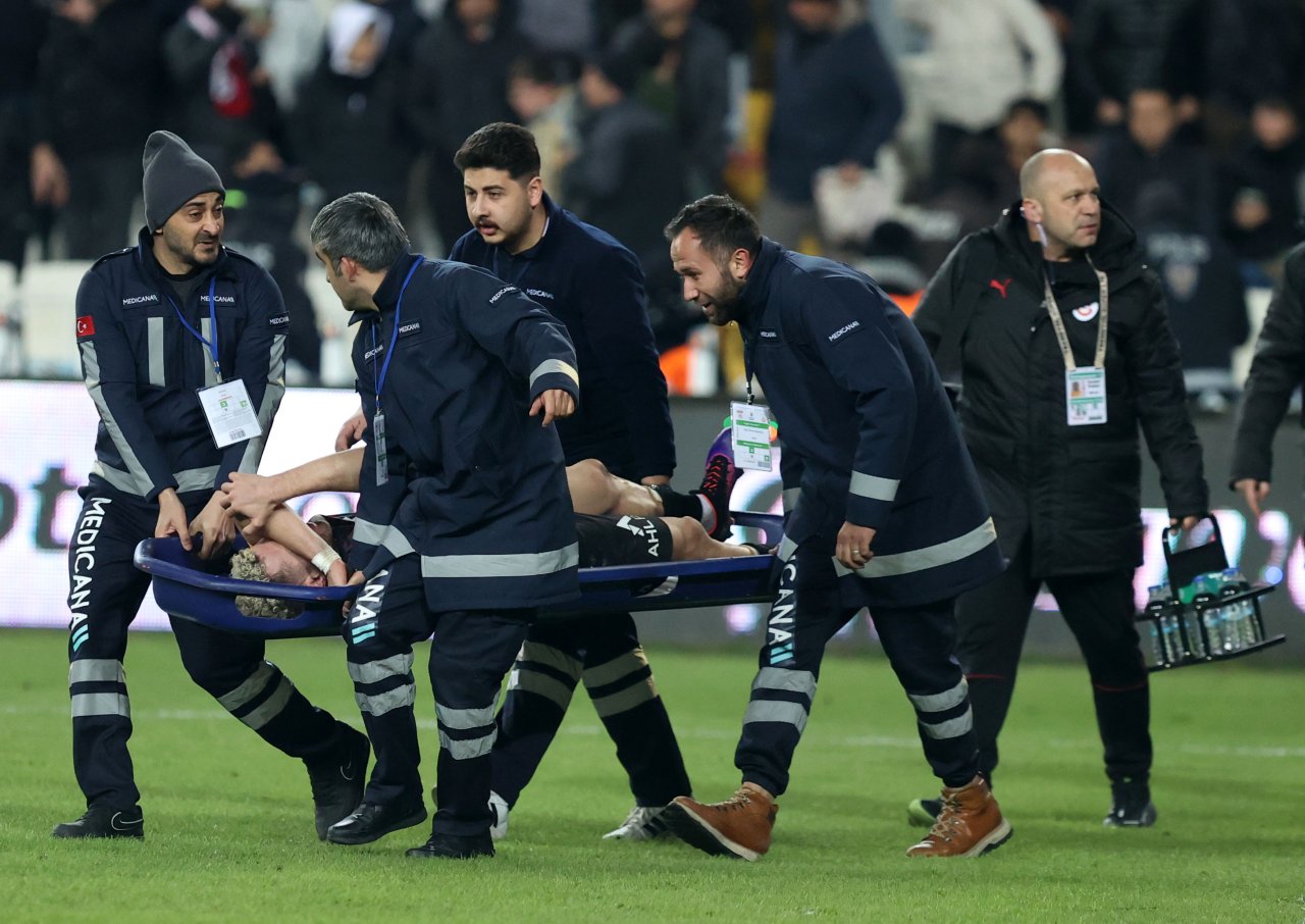 aa-20241208-36427684-36427681-sivasspor-galatasaray.jpg