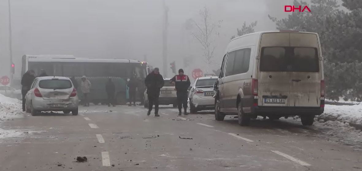 turkiyenin-dogusu-sis-ve-buzlanmaya-teslim-oldu-bir-zincirleme-kaza-daha-2.jpg