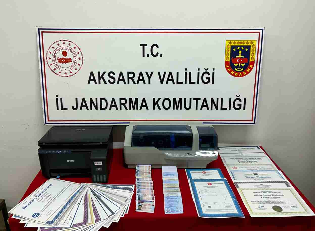 10-ayri-suctan-aranan-supheli-sahte-kim-464419-137208-11zon.jpg