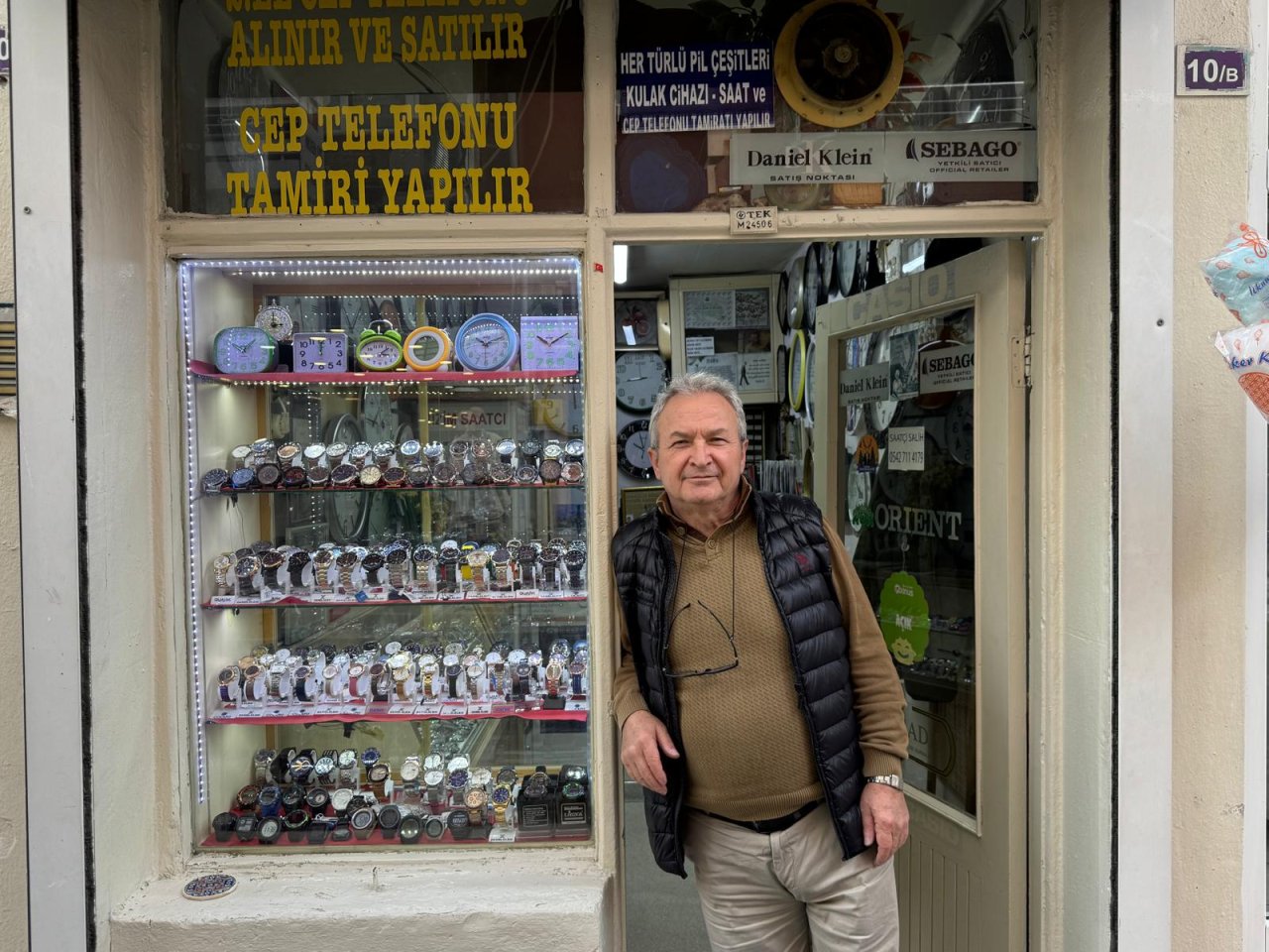 37-yillik-saat-tamircisi-cirak-bulamiyor-464386-137200.jpg