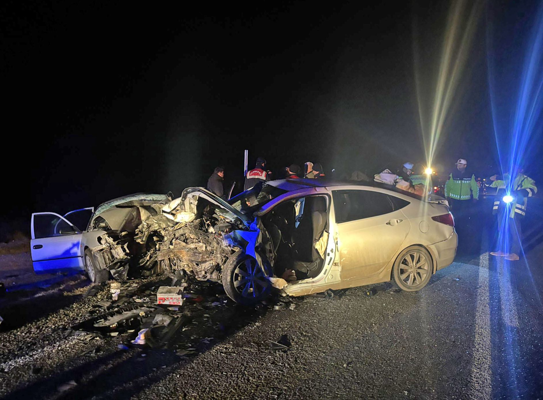 aa-20241210-36447375-36447373-eskisehirde-iki-otomobilin-carpismasi-sonucu-4-kisi-oldu.jpg