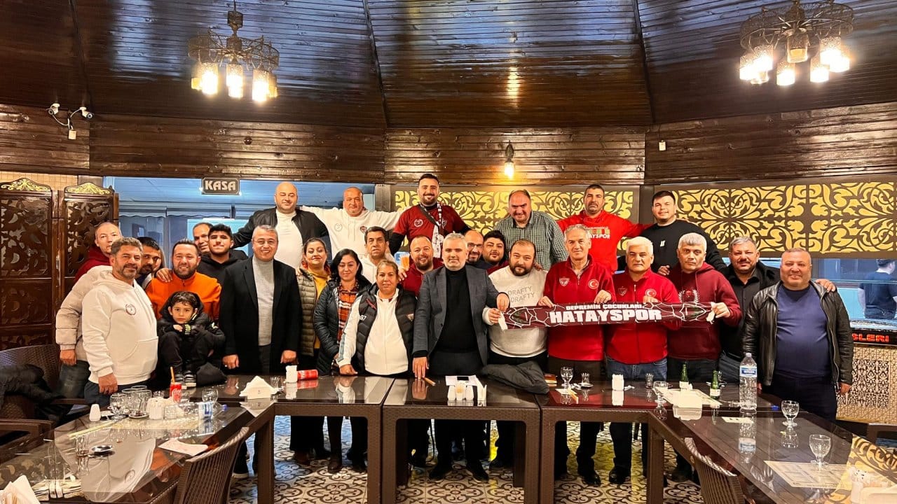 hataysporda-taraftar-grubu-liderleri-bi-465812-137665-001.jpg