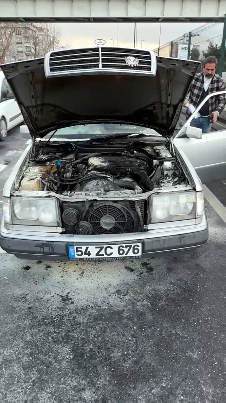istanbul-avcilarda-otomobilin-motorund-465743-137641.jpg