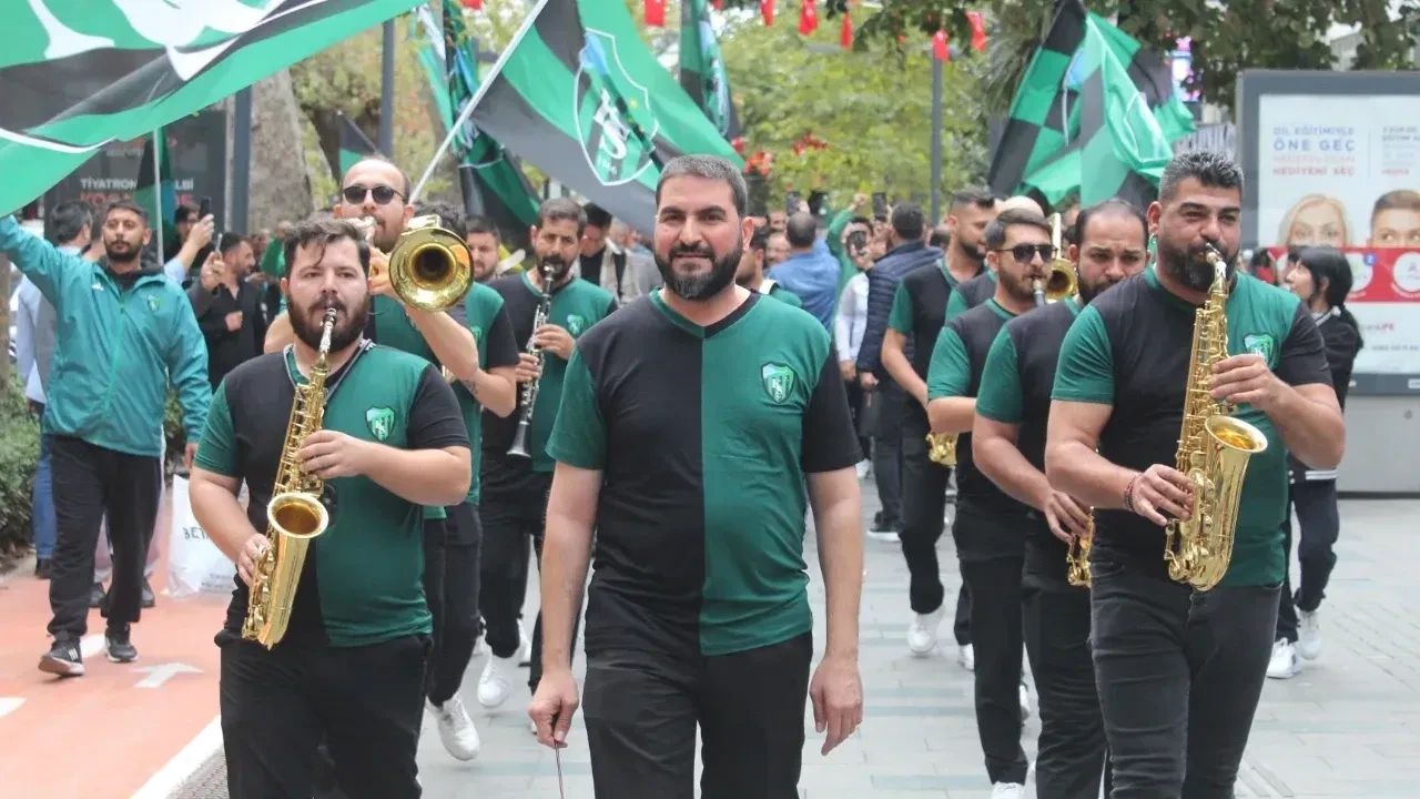 kocaelispor-bandosu-mac-oncesi-1729343228-jgymnb.webp