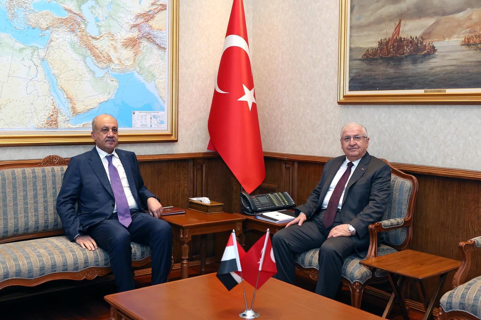 bakan-guler-irak-savunma-bakani-ile-bir-469696-138833-1.jpg
