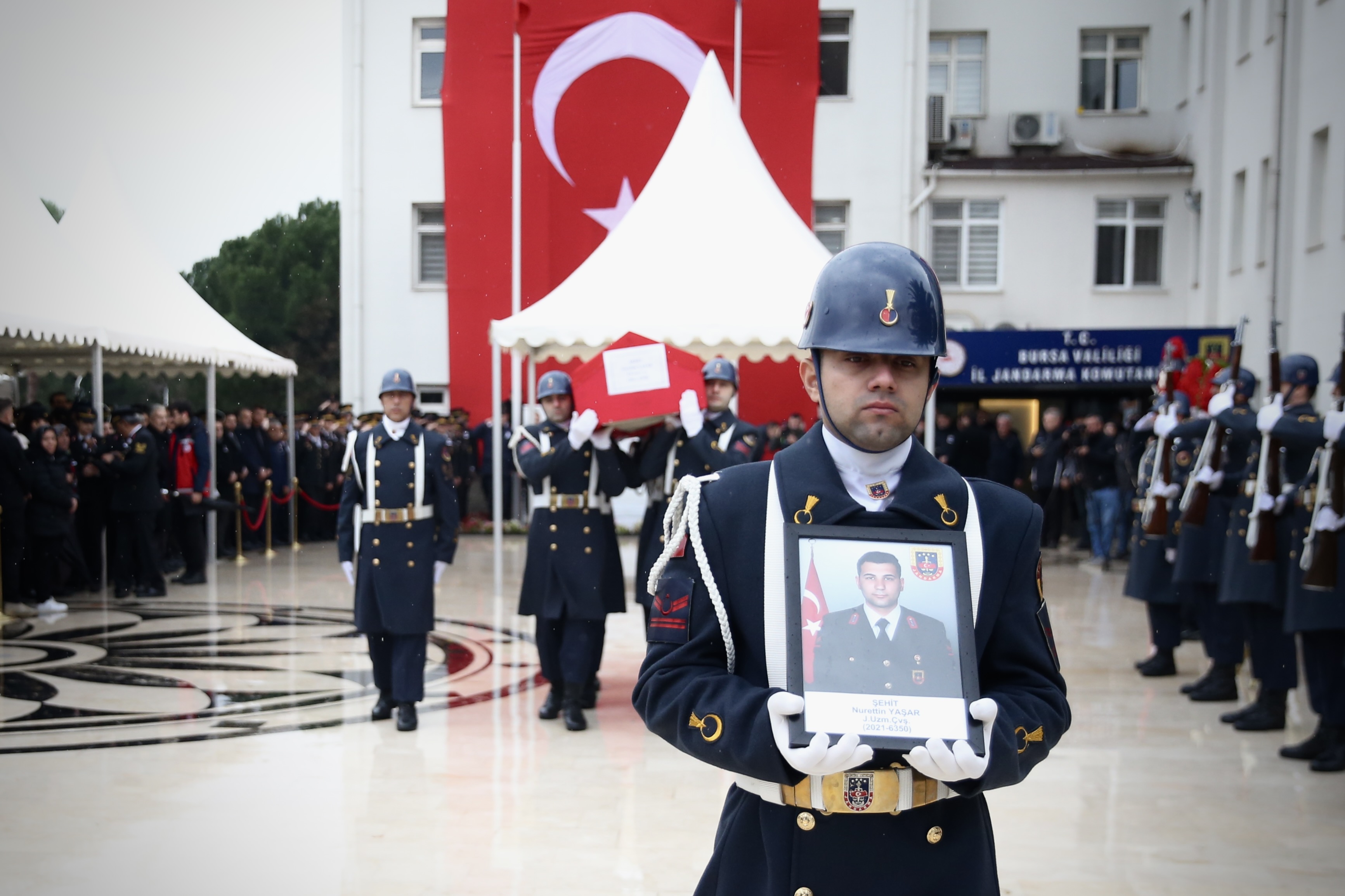 aa-20241215-36489455-36489447-durusma-salonundaki-silahli-saldirida-sehit-olan-uzman-cavus-yasar-icin-bursada-toren-duzenlendi.jpg