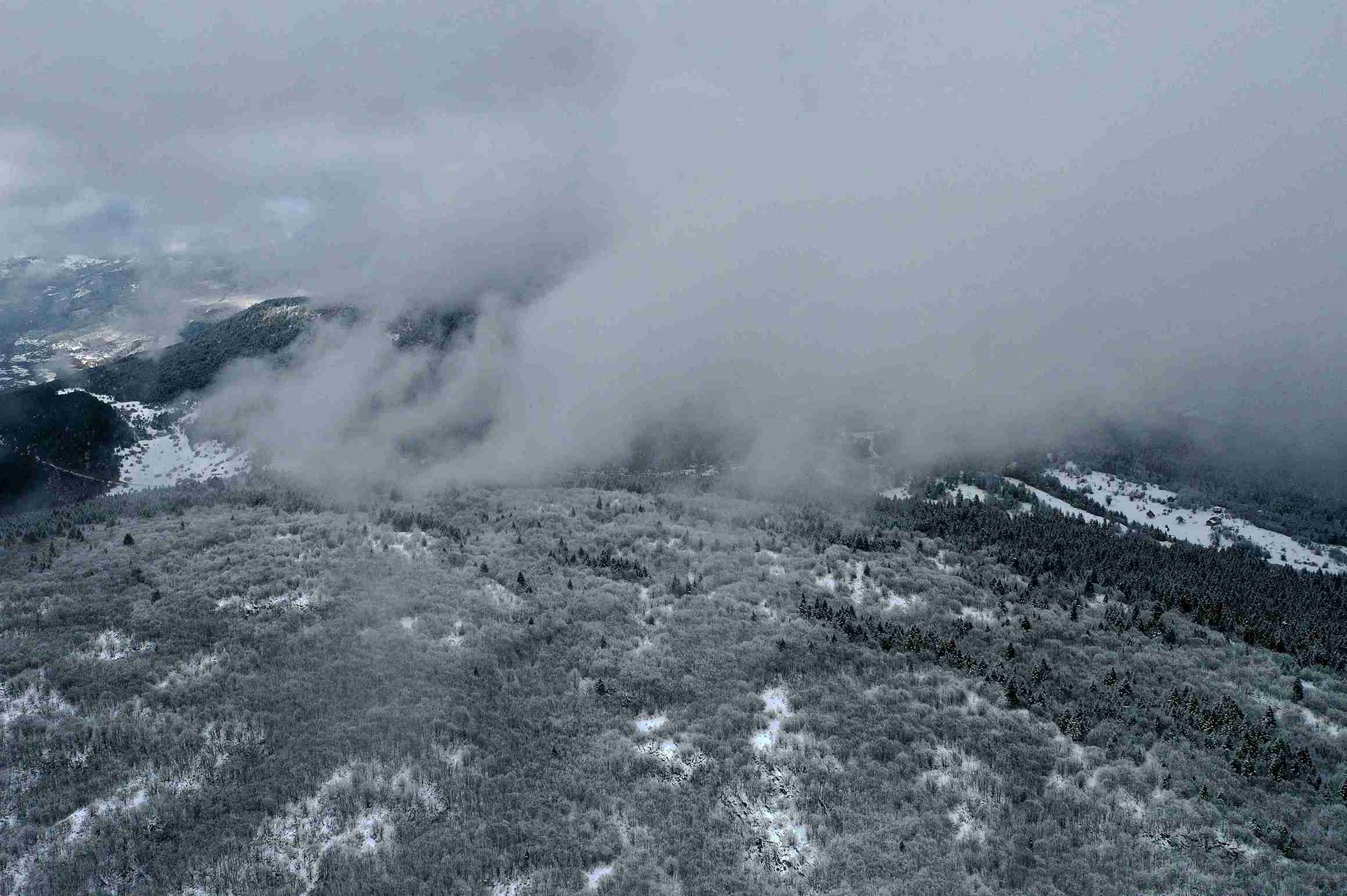aa-20241216-36500609-36500597-beyaz-ortuyle-kaplanan-kure-daglari-dron-ile-goruntulendi-11zon.jpg