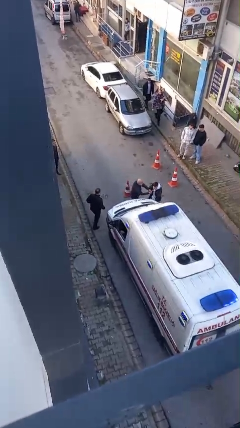 istanbul-umraniyede-ambulansi-yumrukla-473768-140077.jpg