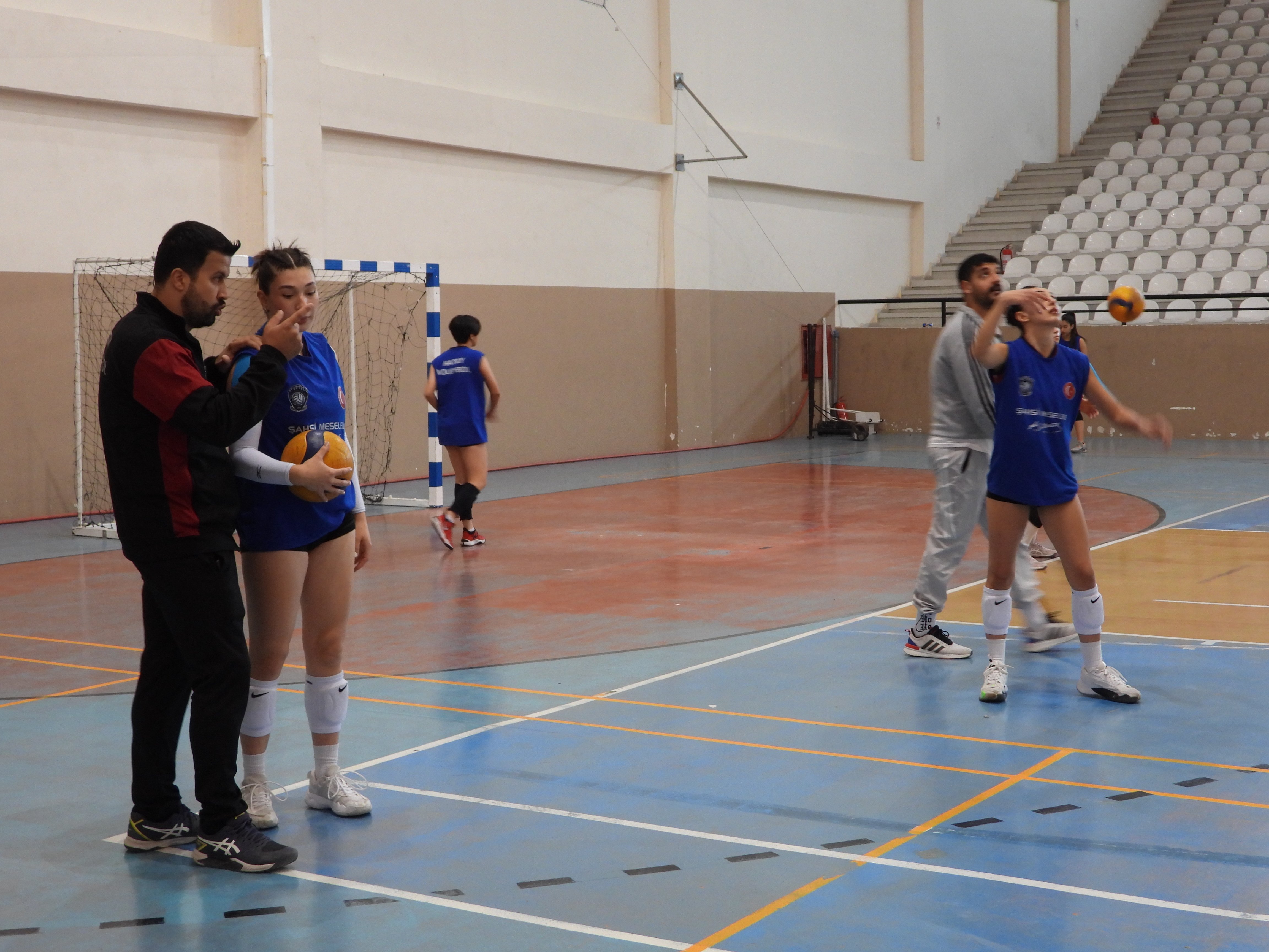 depremzede-voleybol-takimi-sampiyonluk-452389-133576.jpg