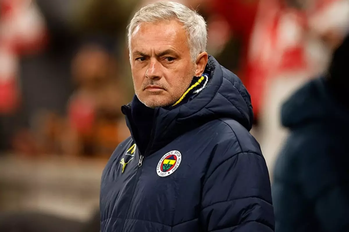 jose-mourinho-fenerbahce-de-yaptigini-roma-da-da-18187627-3848-amp.webp