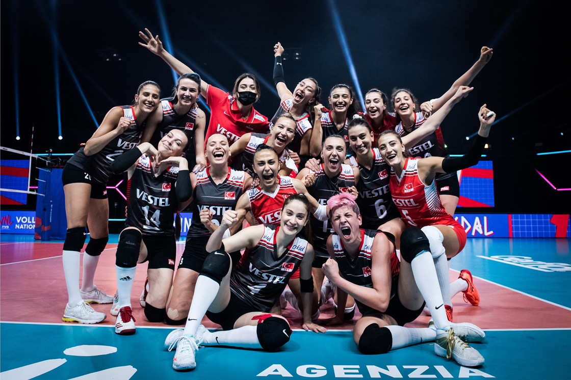 new-folder-10-a-milli-kadin-voleybol1.jpg