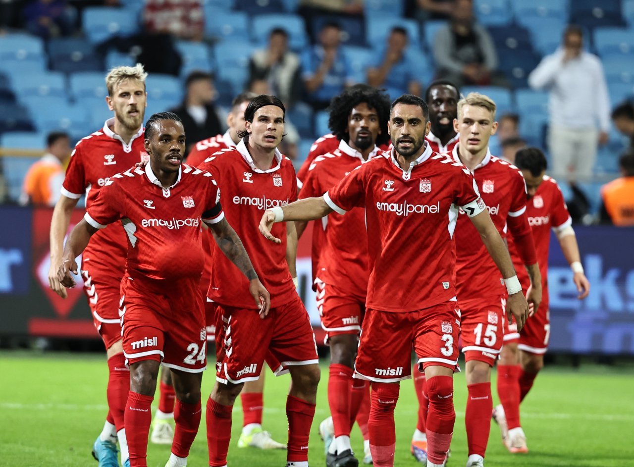 sivasspor-super-ligde-900-puana-ulasti-487466-144204.jpg